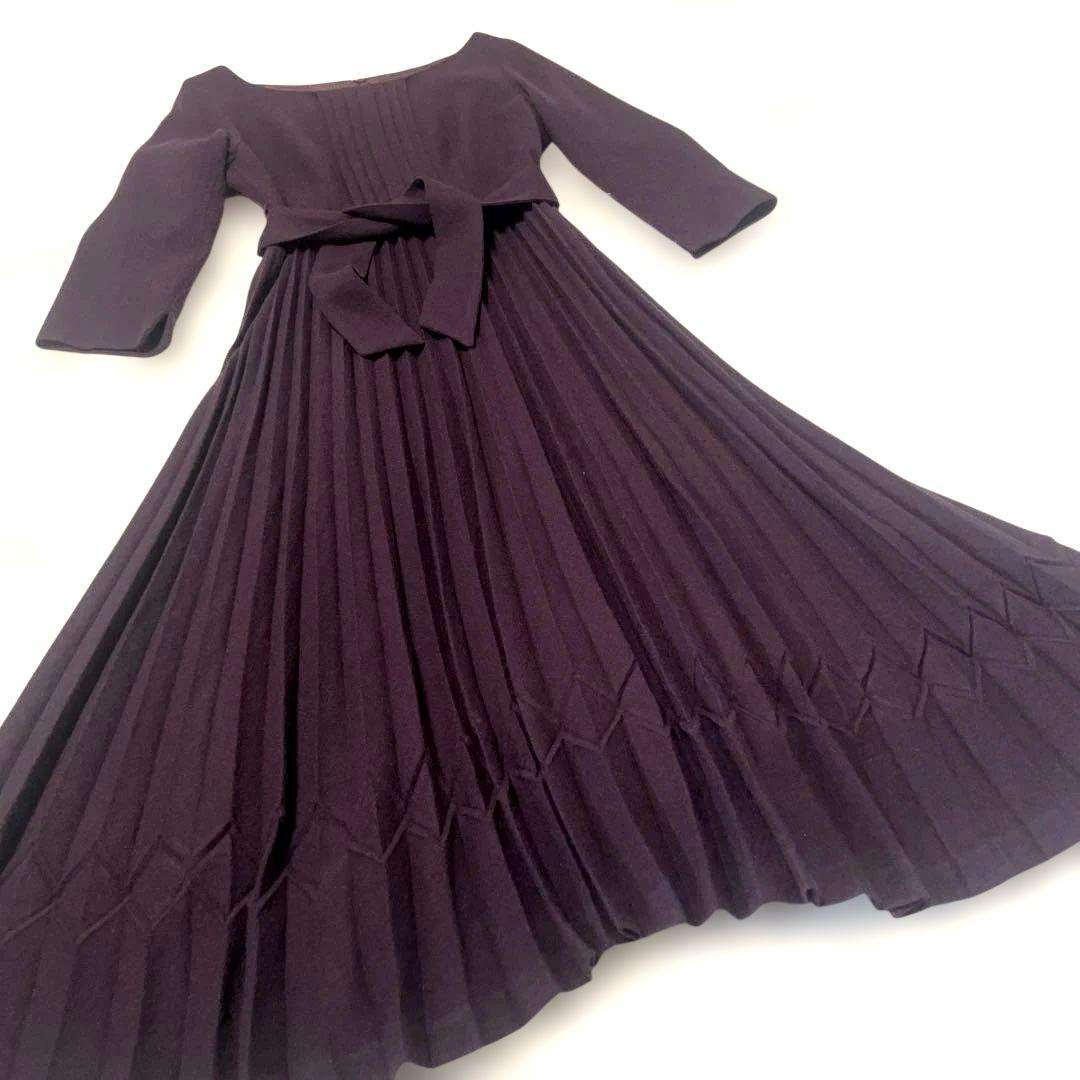 美品　シビラ　プリーツタックデザインウエストリボン付き　ウール　ロングワンピース