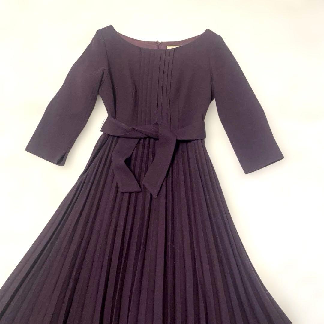 美品　シビラ　プリーツタックデザインウエストリボン付き　ウール　ロングワンピース