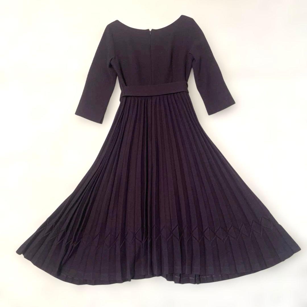 美品　シビラ　プリーツタックデザインウエストリボン付き　ウール　ロングワンピース