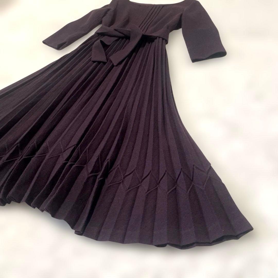 美品　シビラ　プリーツタックデザインウエストリボン付き　ウール　ロングワンピース