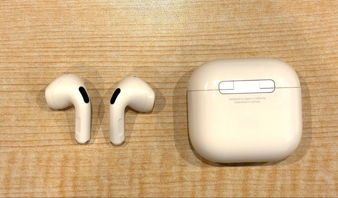 Apple AirPods4 ノイズキャンセリングモデル本体 充電ケース付き