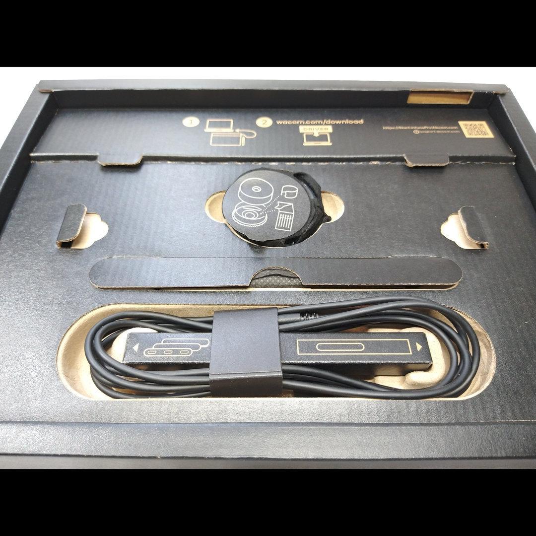 Wacom Intuos Pro 2025 Mサイズ