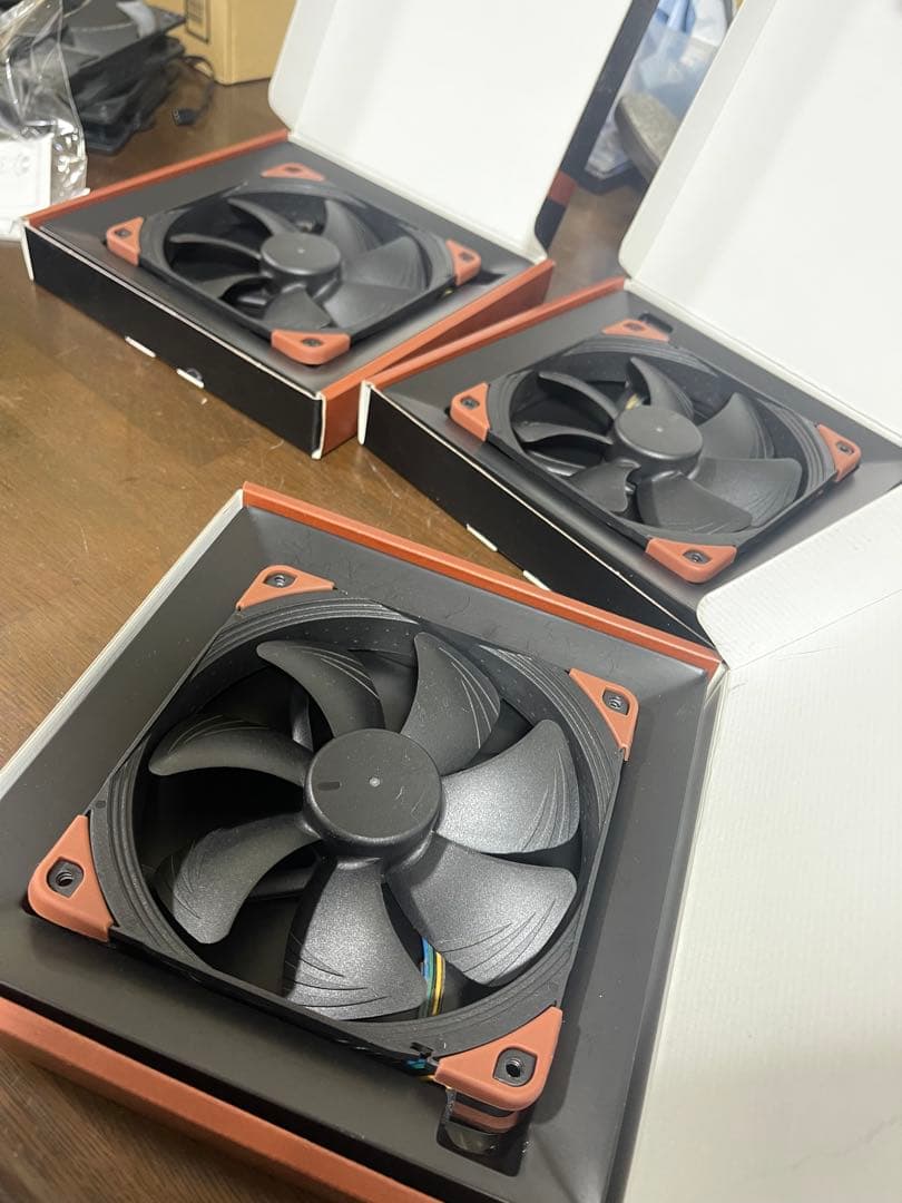 Noctua NF-A14 3000 PWM 3個セット + 黒防振パッド