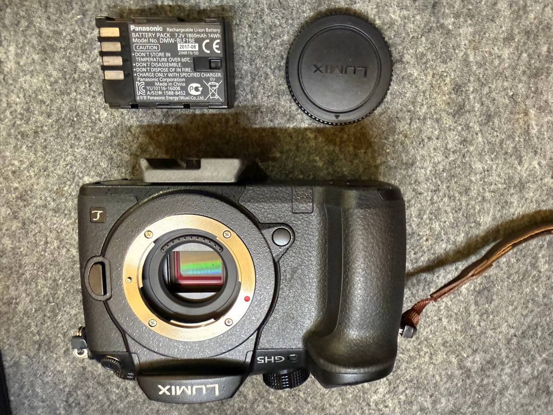 【美品】 LUMIX DC-GH5 ミラーレス一眼 本体