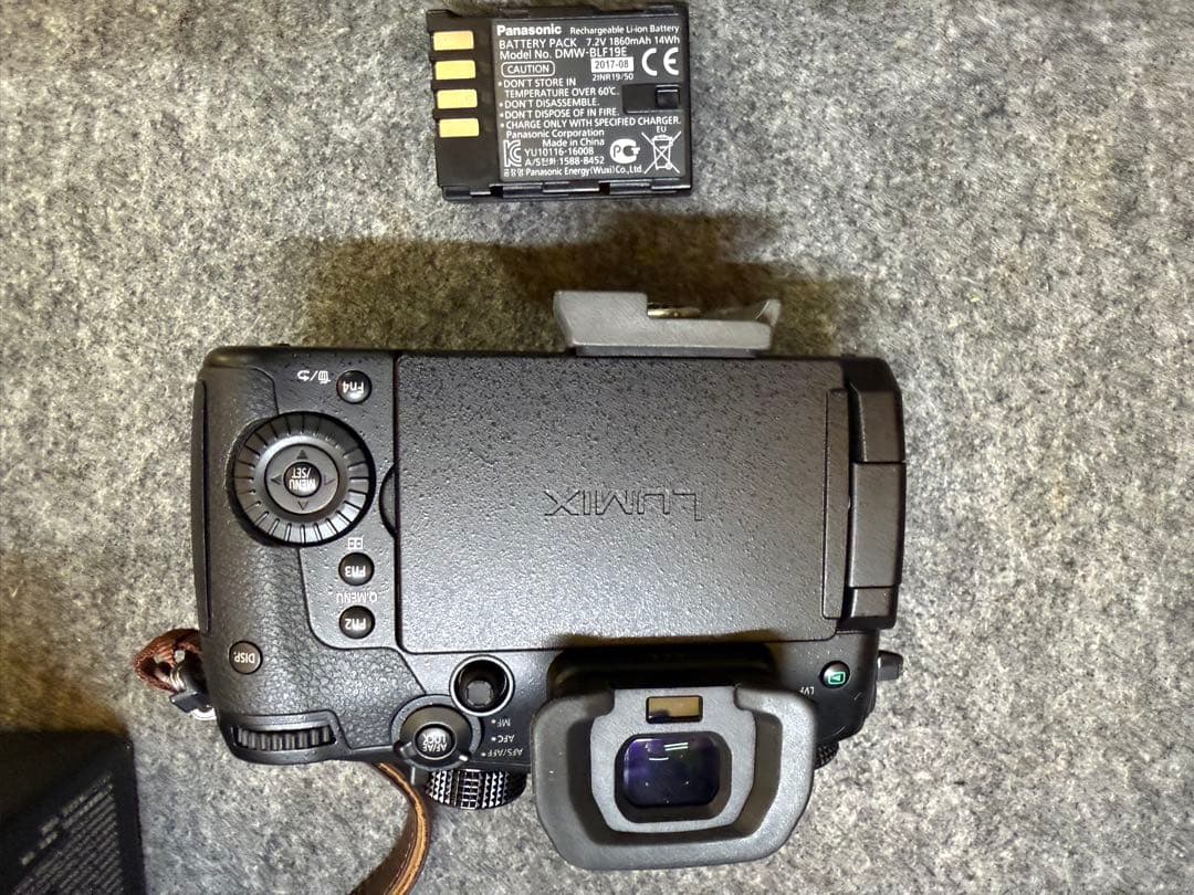 【美品】 LUMIX DC-GH5 ミラーレス一眼 本体