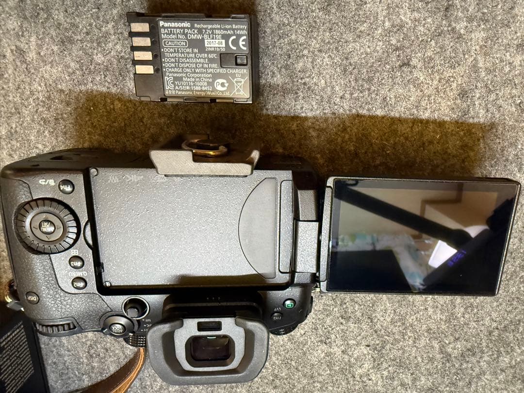 【美品】 LUMIX DC-GH5 ミラーレス一眼 本体