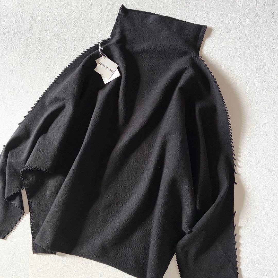 【年末限定価格】未使用タグ付✨イッセイミヤケ　2025年　ハイネックカットソー