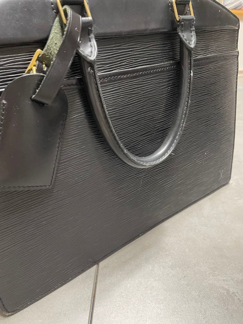 Louis Vuitton エピレザー ビジネスバッグ ブラック