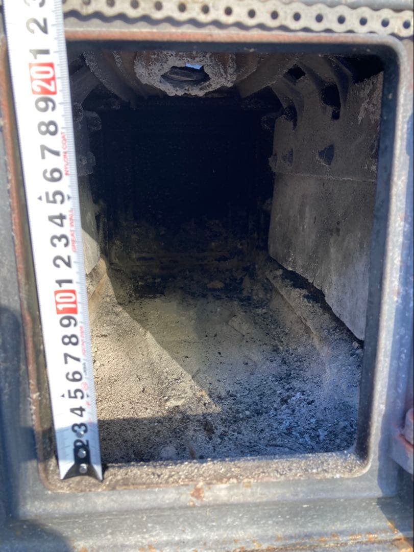 鋳鉄製 薪ストーブ 蓋付き 犬と人の彫刻