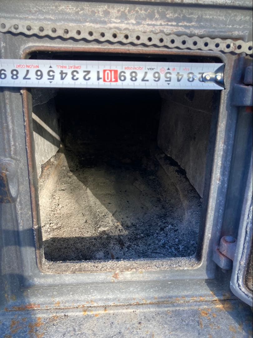 鋳鉄製 薪ストーブ 蓋付き 犬と人の彫刻