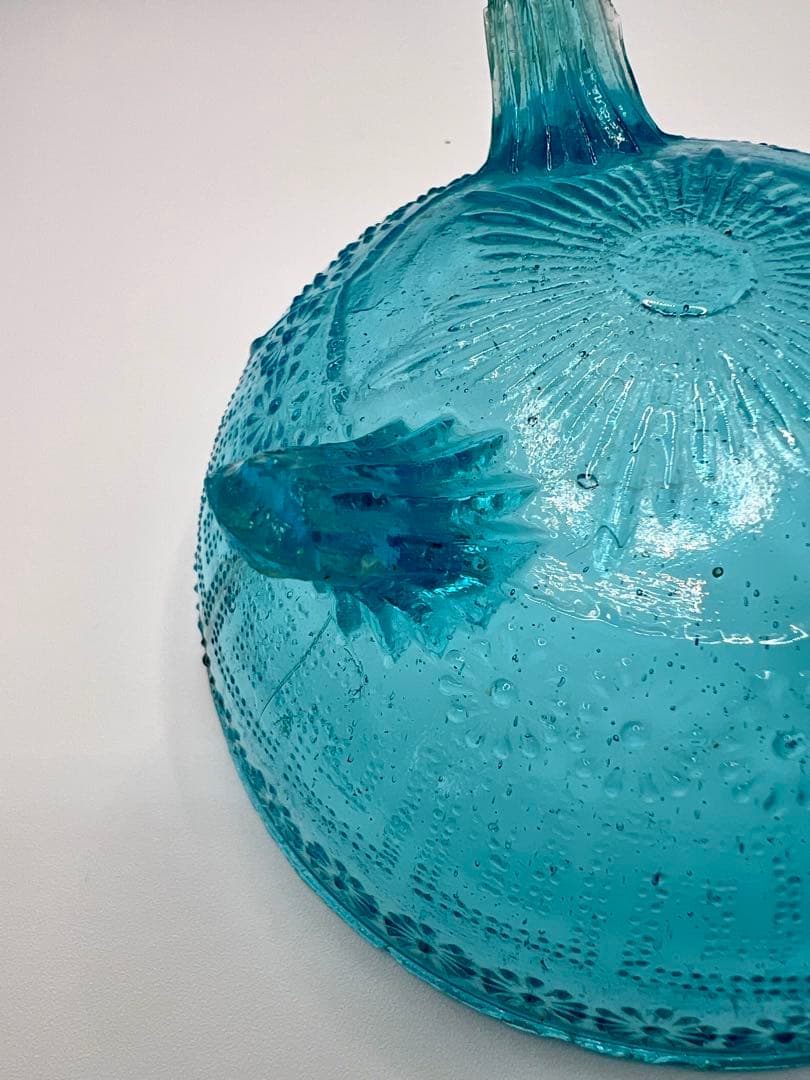 型ガラス蓋物　菓子器　キャンディポット　ボンボニエール　ウランガラス　大正ロマン