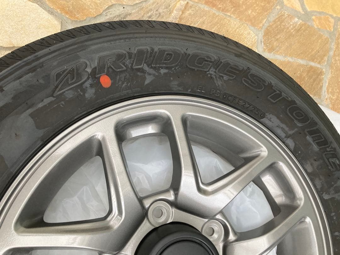 新車4本ジムニーXC ブリヂストン　純正タイヤホイールセット　センターキャップ