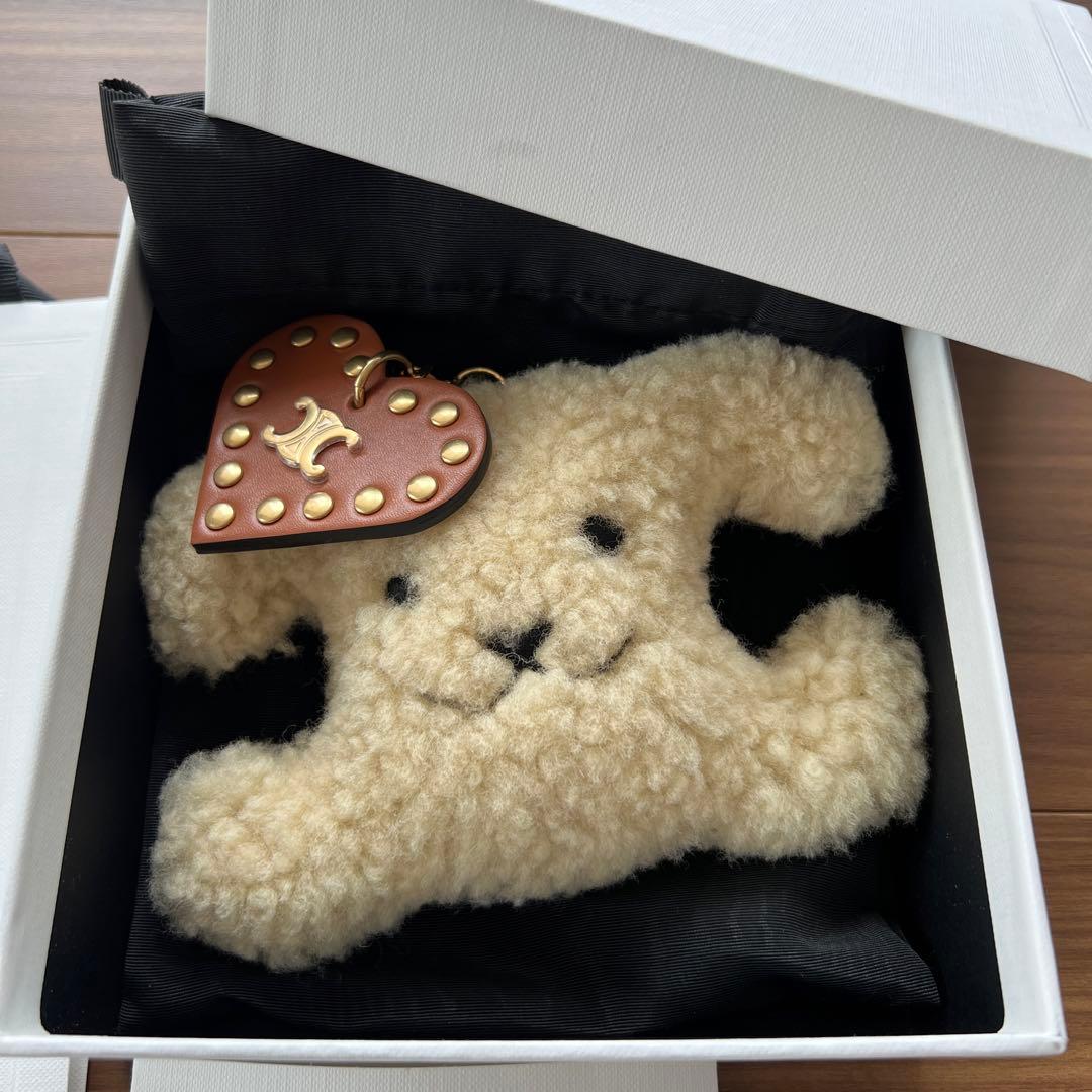 新品CELINE トリオンフ ポンポンチャーム 、香水付き