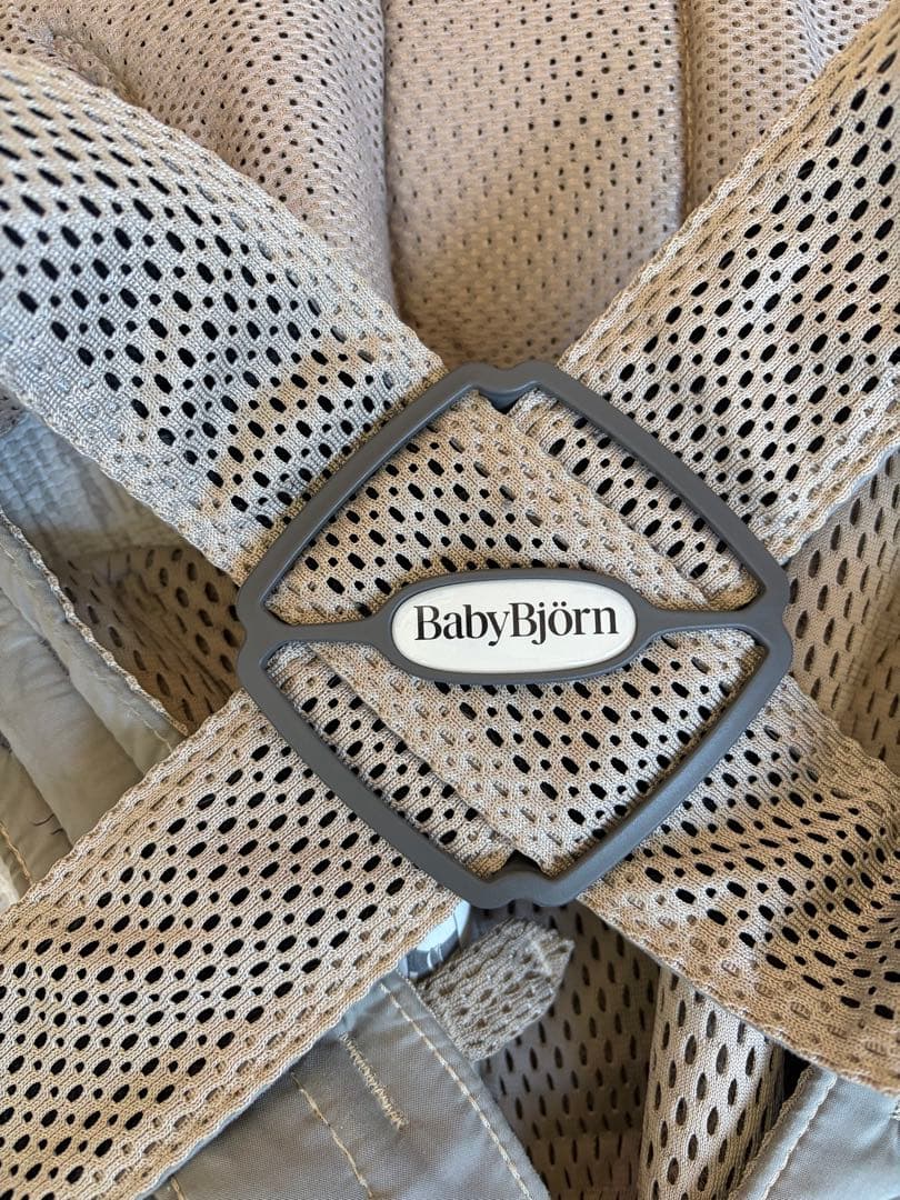 レシートあり保証期間内　ベビービョルン ミニ　抱っこ紐 グレーベージュ