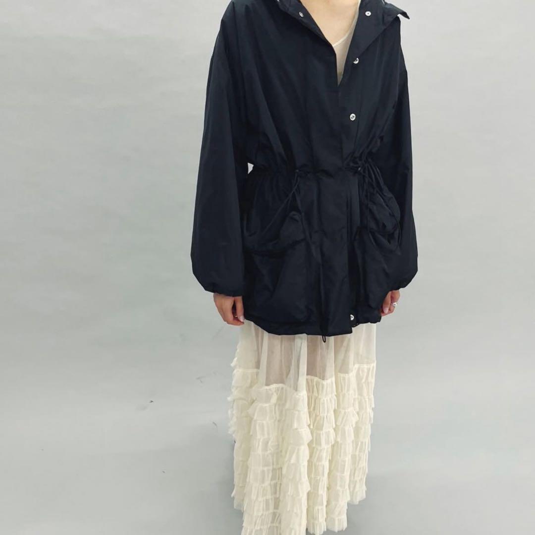 ウエストドローストリング付き黒ジャケット