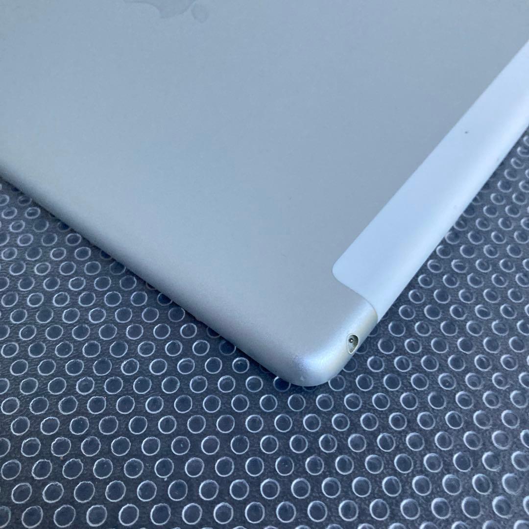 4004 極美品新品級☆電池良好☆iPad5 第5世代 32GB SIMフリー☆