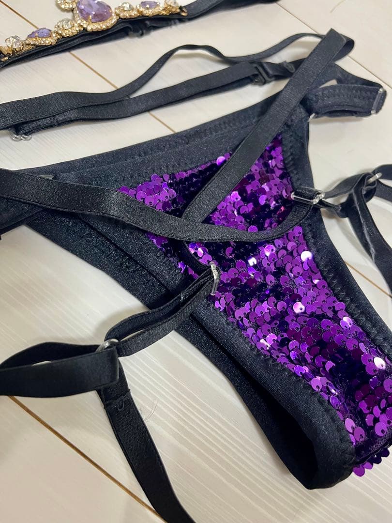 破格スパンコールビキニ