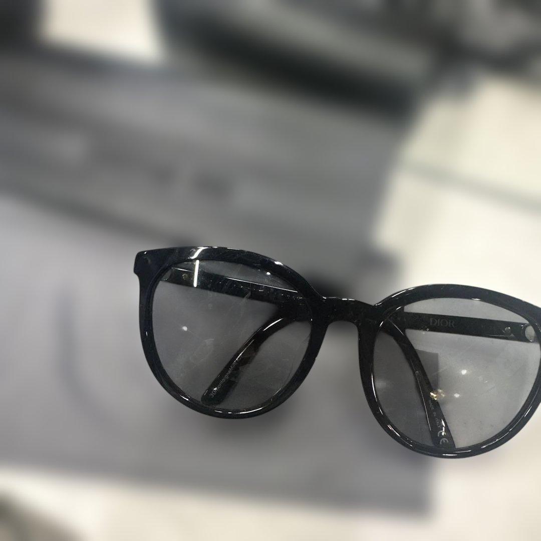 Dior Montaign Min R2F ブラックサングラス