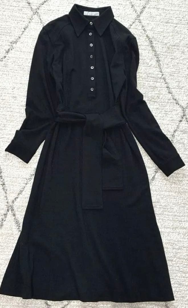 DAMA collection 長袖襟付き　ウールワンピース　黒