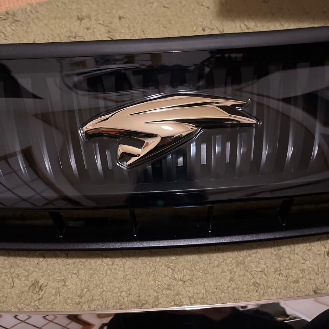 本日のみ価格　60ハリアーフロントグリル純正 ボンネットモールトヨタ純正セット