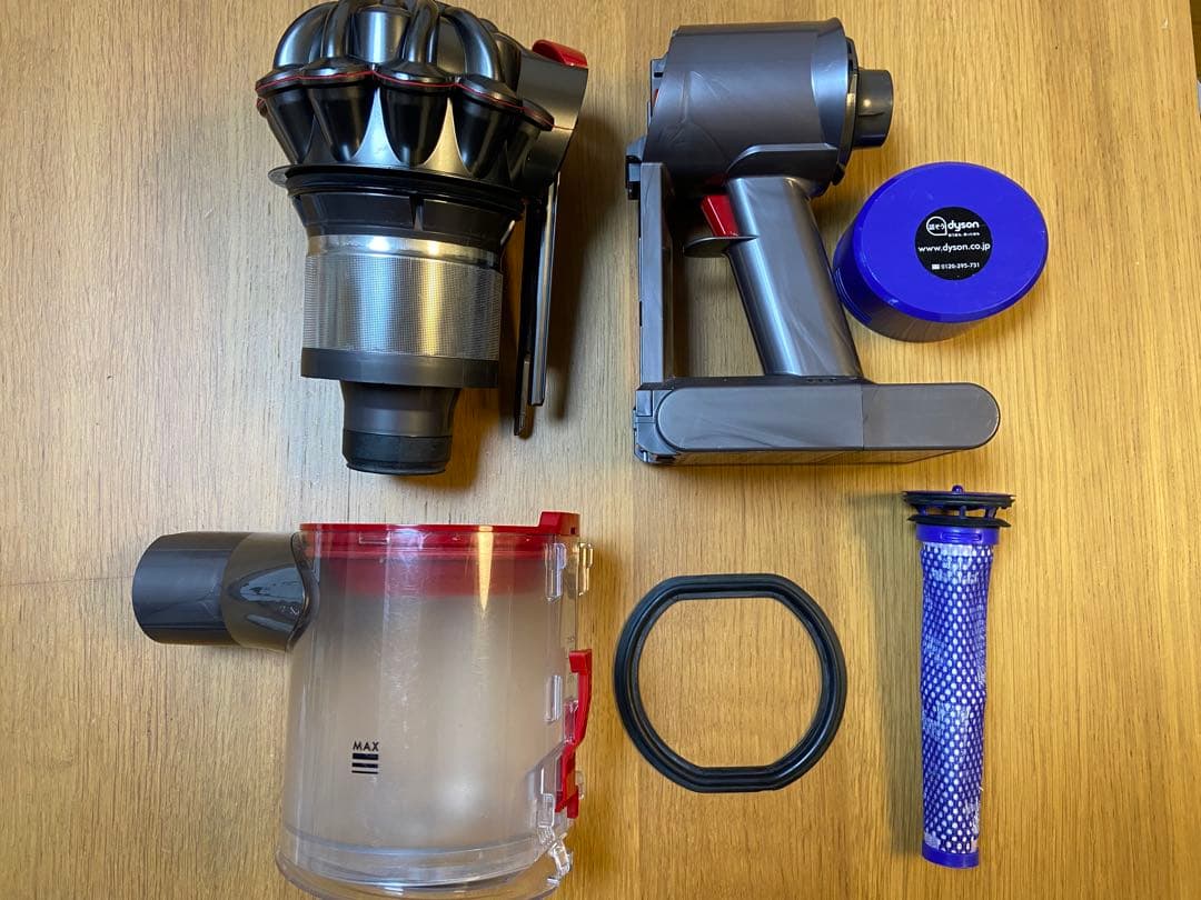 Dyson V8(SV10)掃除機　各種アタッチメント付き　内部清掃済