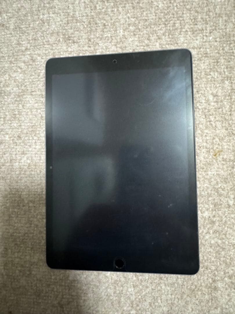 タケちゃん　　初売り　美品！iPad第9世代