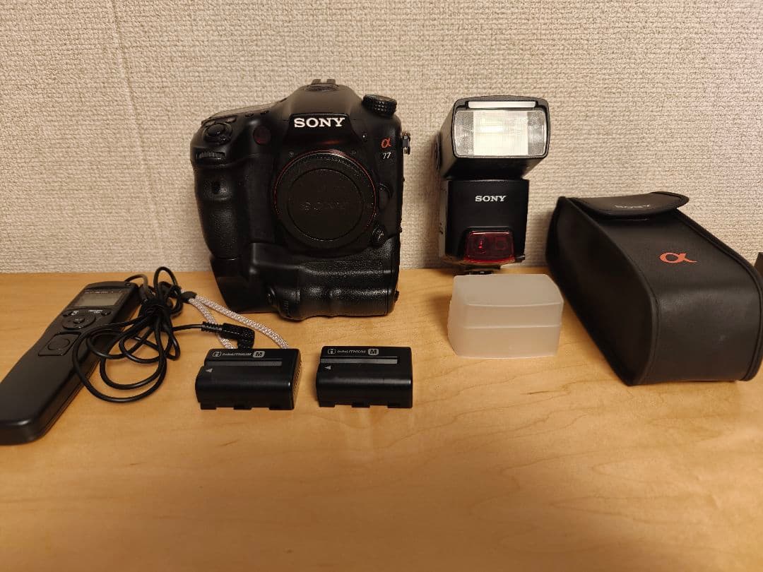 SONY α77 SLT-A77V + VG-C77AM　+　HVL-F42AM