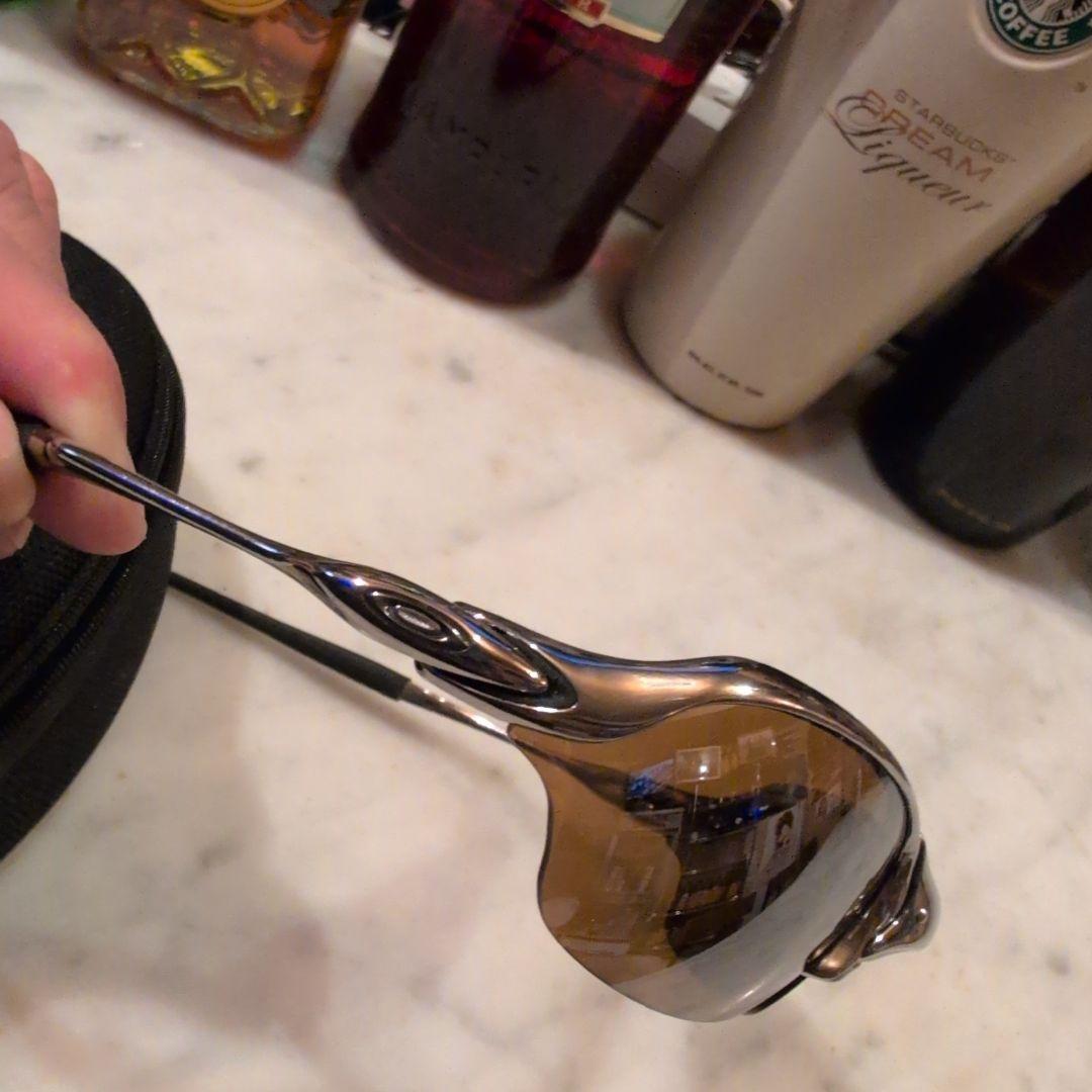 Oakley サングラス ブラウンレンズ シルバーフレームチタンカラーレンズ