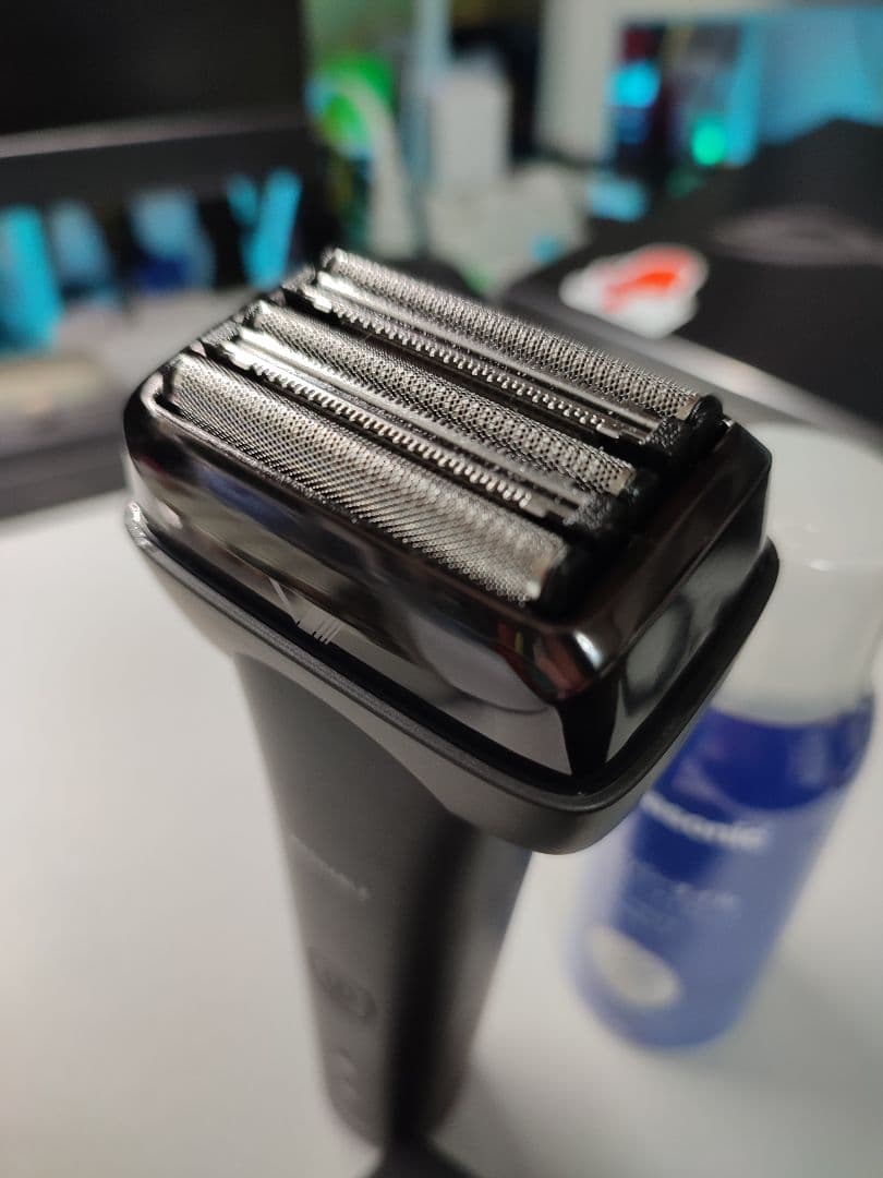 ほぼ新品 IZF-V855W-K 往復式シェーバー 5枚刃 izumi セット