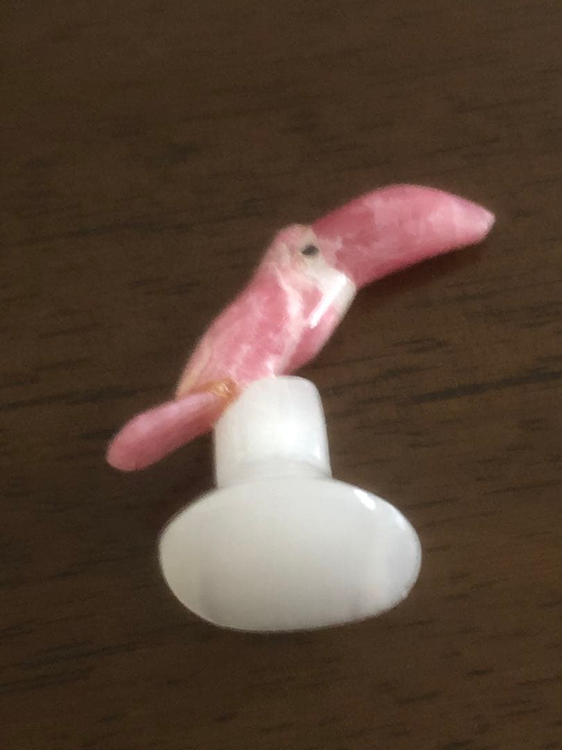 【パワーストーン】天然石インカローズ(ロードクロサイト)南米の野鳥オオハシ　置物