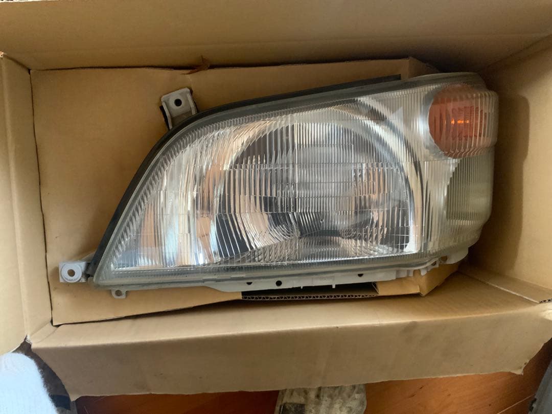 13枚目傷　8枚目ペンキ　ダイナ デュトロ 純正 ヘッドライトユニット 左