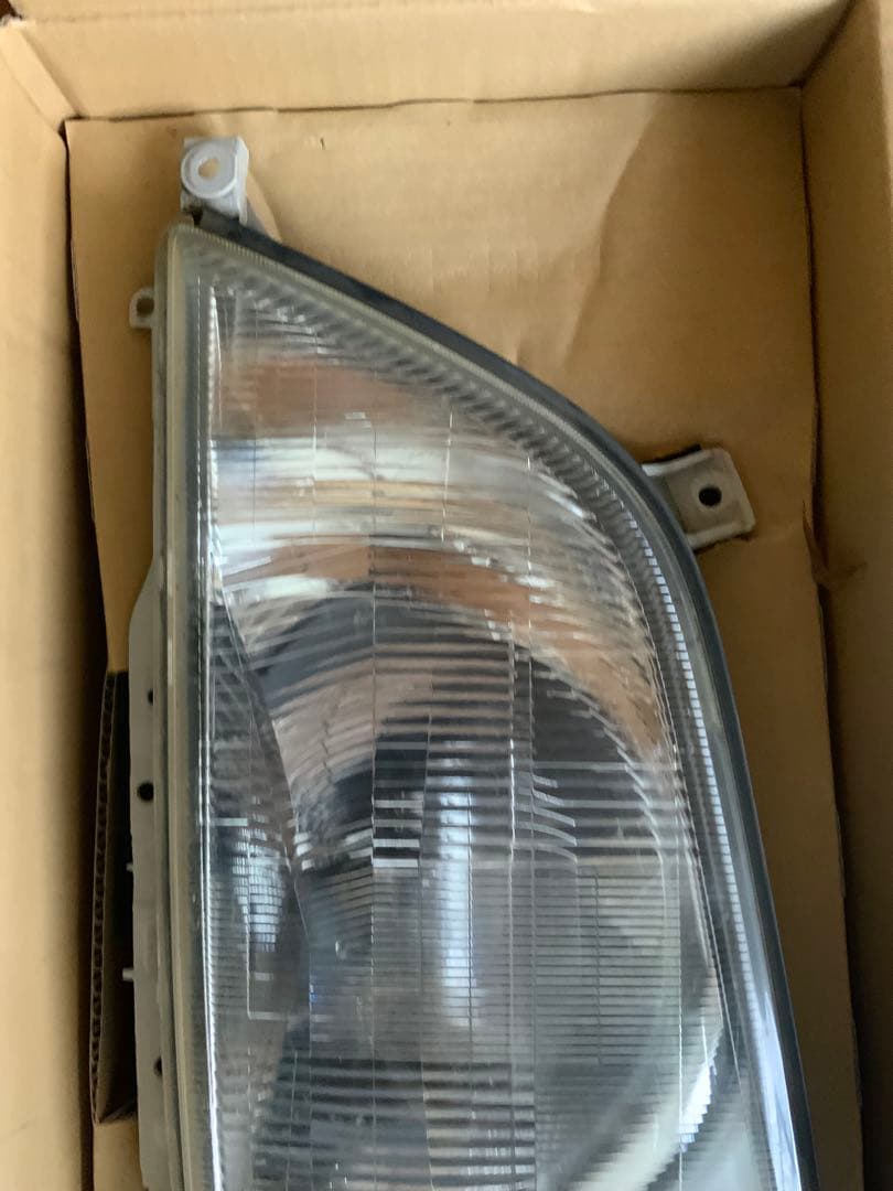 13枚目傷　8枚目ペンキ　ダイナ デュトロ 純正 ヘッドライトユニット 左