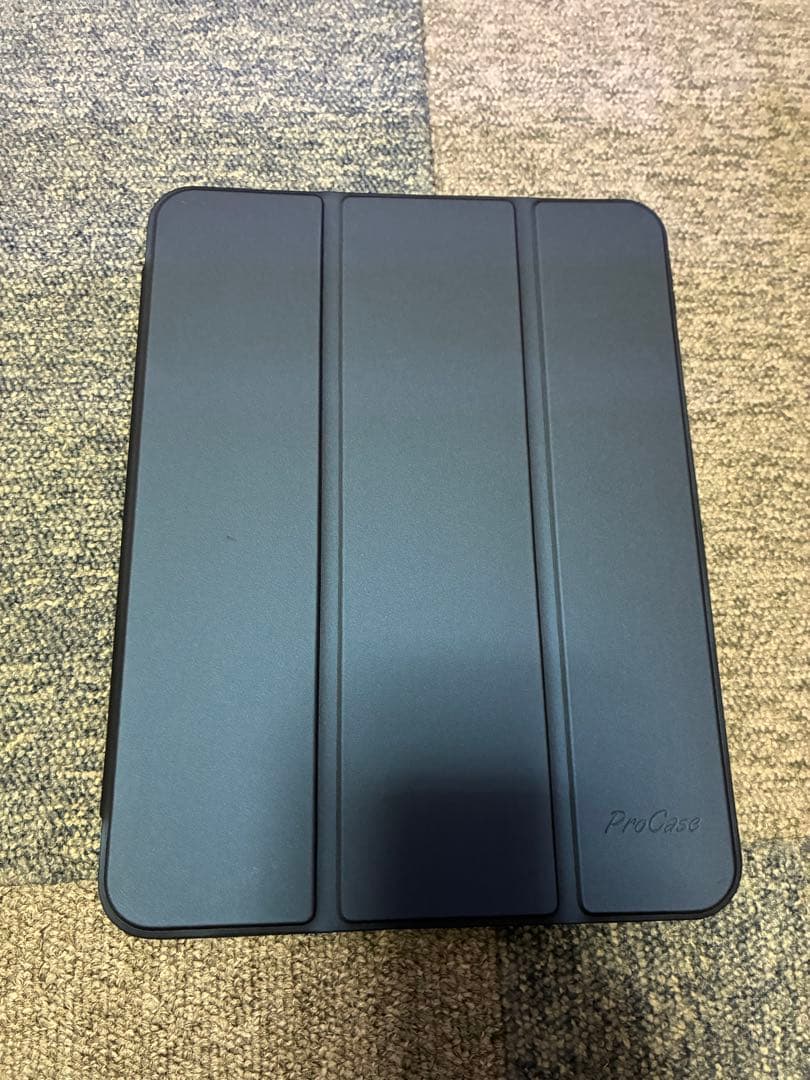 Apple iPad 第11世代　A16シルバー wifiタイプ　カバー付き
