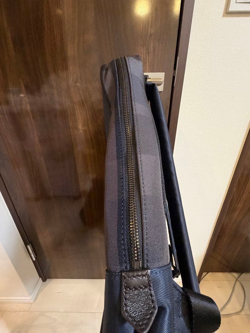 パニッキュ様ブラックレーベル　クレストブリッジ　スリムビジネスバッグパック