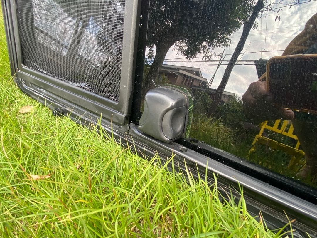 フォルクスワーゲン・ユーロバン　ウェストファリア用の右スライドドアの窓ガラス