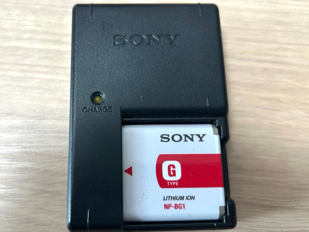 SONY コンパクトデジタルカメラ サイバーショット　レッド 充電器付き