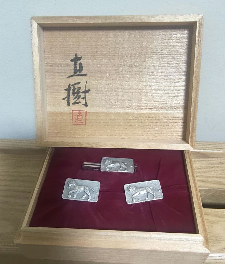 ★純銀製ライオンカフスボタン（カフリンクス）とネクタイピンのセット