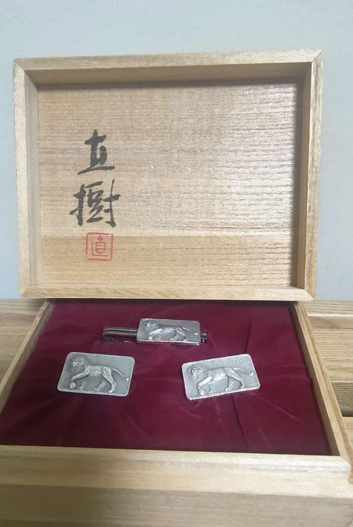 ★純銀製ライオンカフスボタン（カフリンクス）とネクタイピンのセット