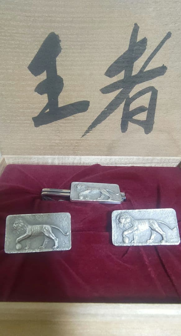 ★純銀製ライオンカフスボタン（カフリンクス）とネクタイピンのセット