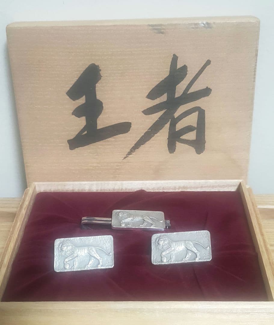 ★純銀製ライオンカフスボタン（カフリンクス）とネクタイピンのセット