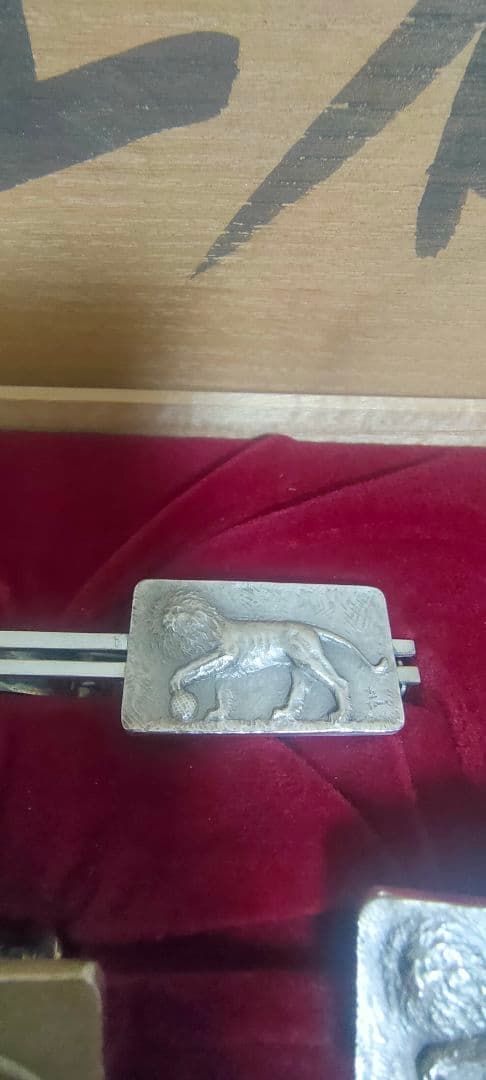 ★純銀製ライオンカフスボタン（カフリンクス）とネクタイピンのセット