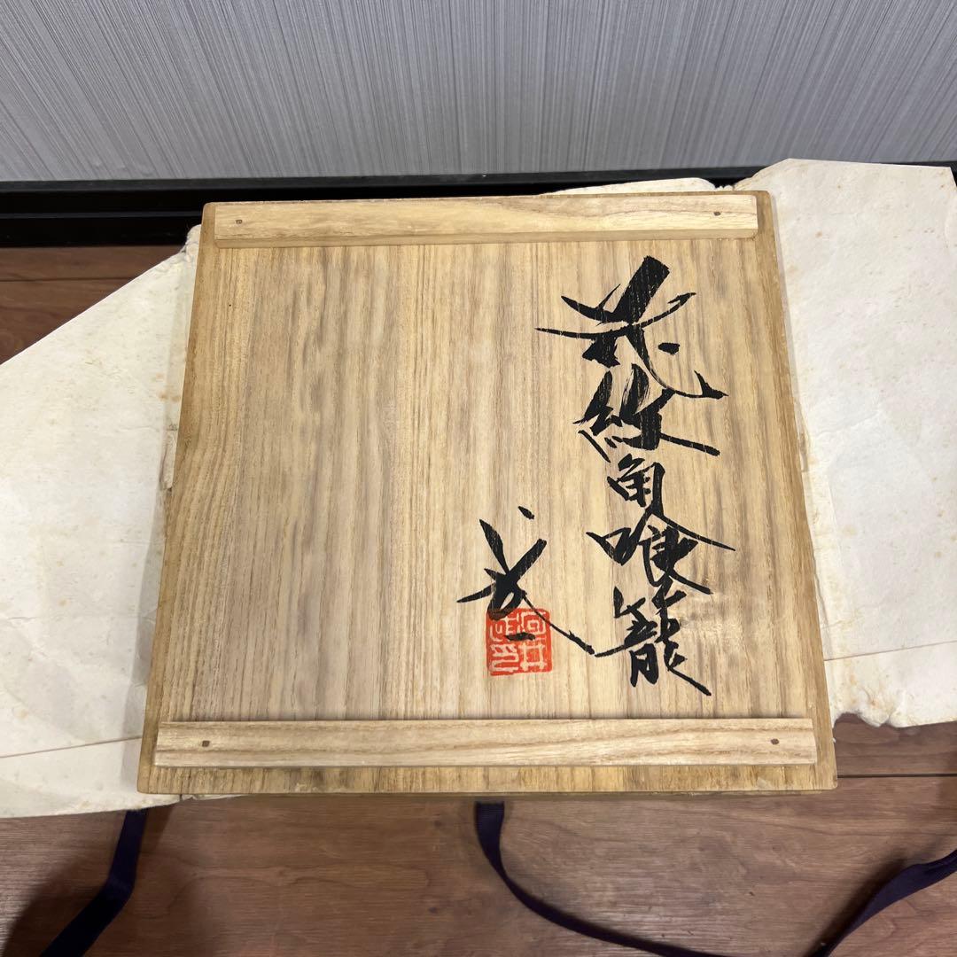 花模様の陶器の四角い箱