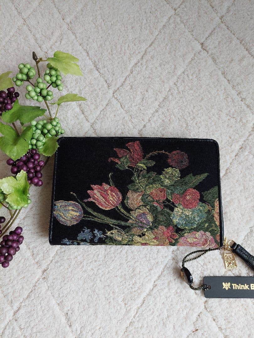 ✨未使用品✨Think 　Bee ！のチェストフィオーレ ラウンドファスナ一財布