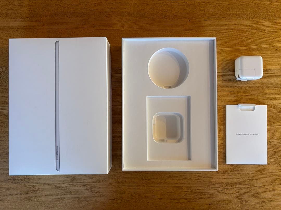 Apple iPad 第6世代 Wi-Fiモデル シルバー 本体 充電器付き