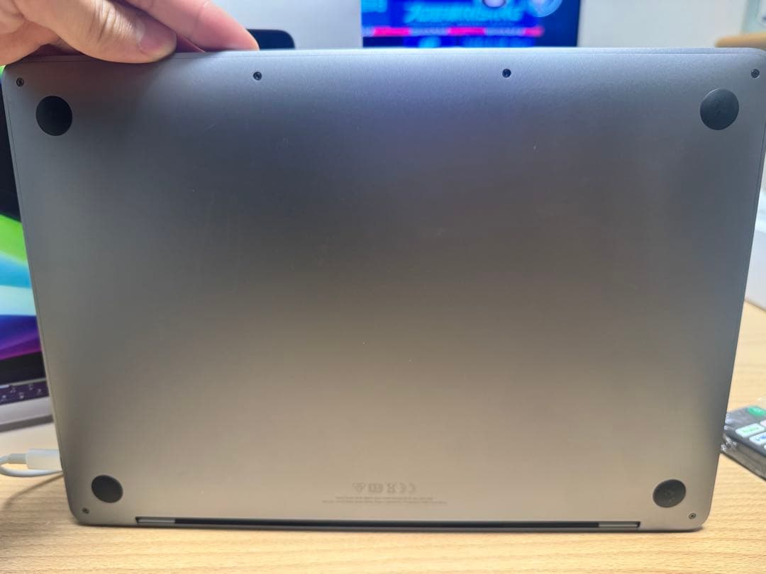 MacBook Pro M2 本体