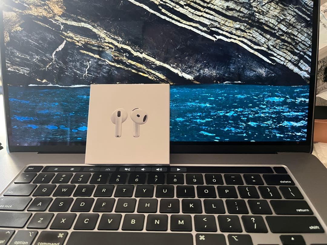 AirPods 4 本体 ホワイト 充電ケース付き