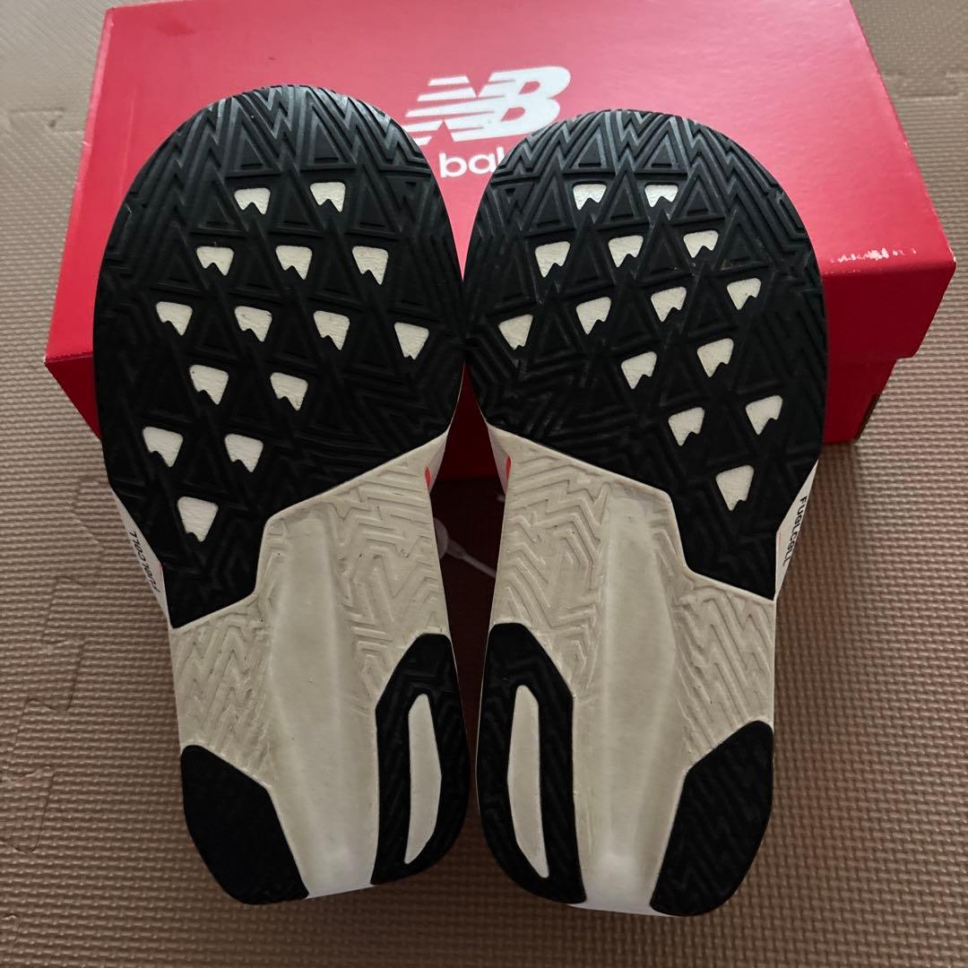 【走行距離 約1.5km・美品】ニューバランス レベル V5 25.5cm