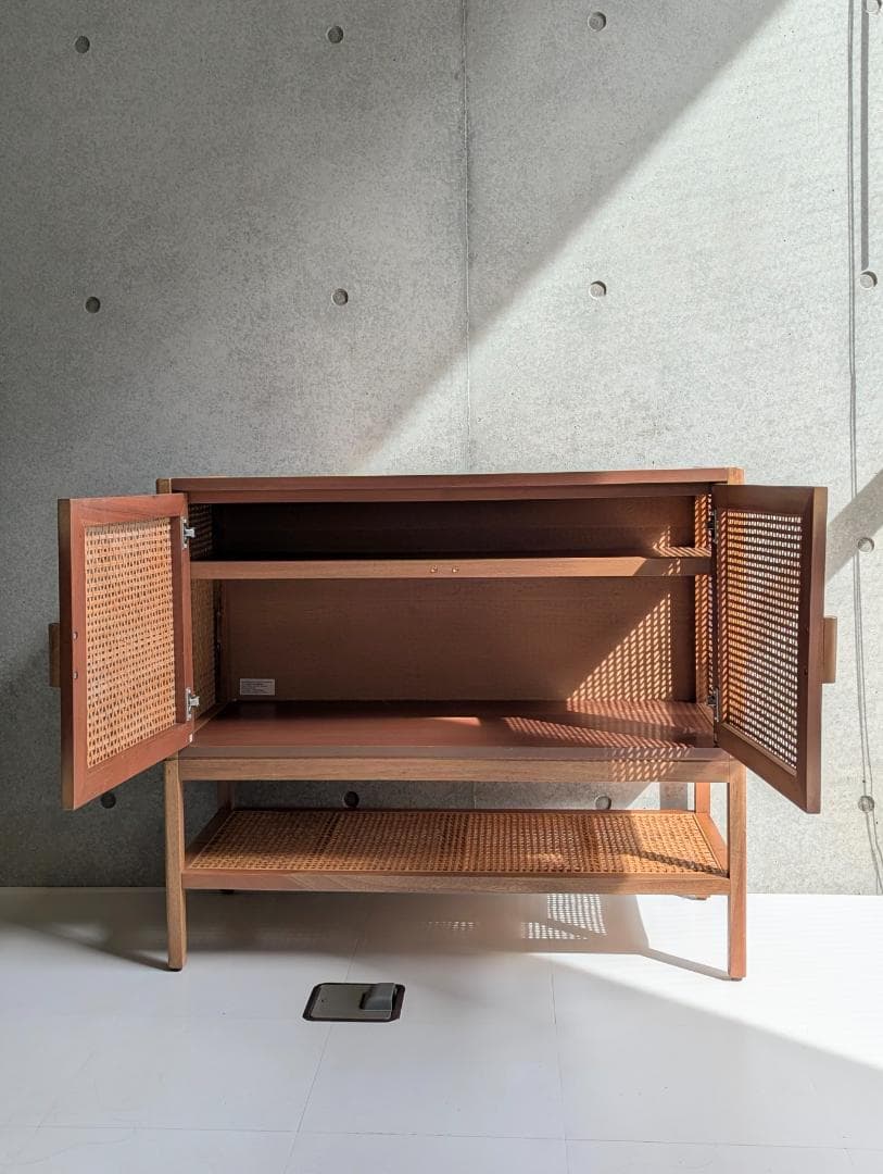 上質デザインの輸入木製 籐 キャビネット 海外品 希少