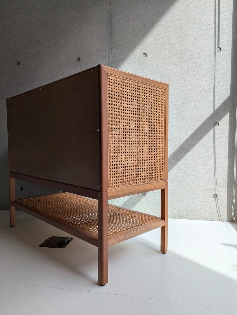 上質デザインの輸入木製 籐 キャビネット 海外品 希少