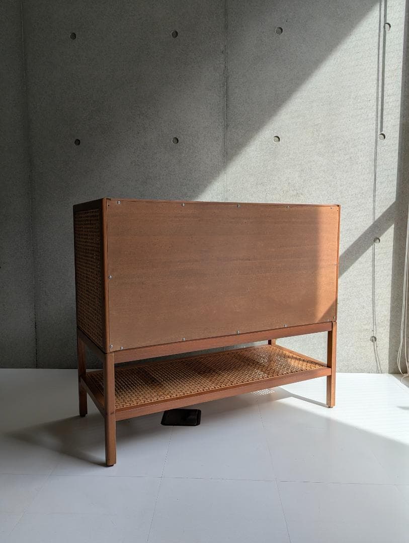 上質デザインの輸入木製 籐 キャビネット 海外品 希少